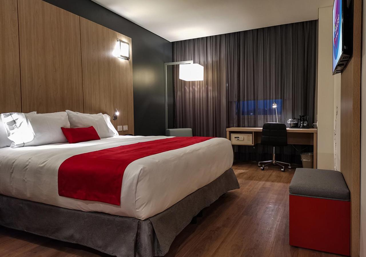 Ramada Encore By Wyndham Guadalajara Aeropuerto Las Pintas Buitenkant foto